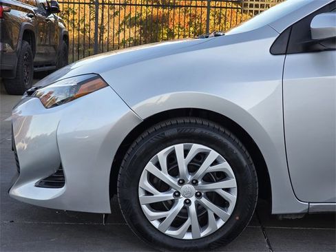 Used 2019 Toyota Corolla LE image 5