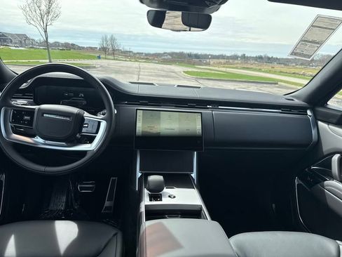 New 2025 Land Rover Range Rover SE image 10