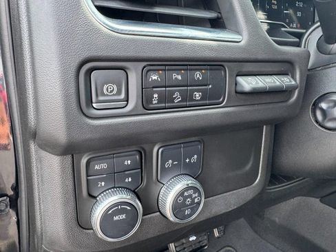 Used 2023 GMC Yukon AT4 w/ AT4 Premium Package AWD/4WD image 17