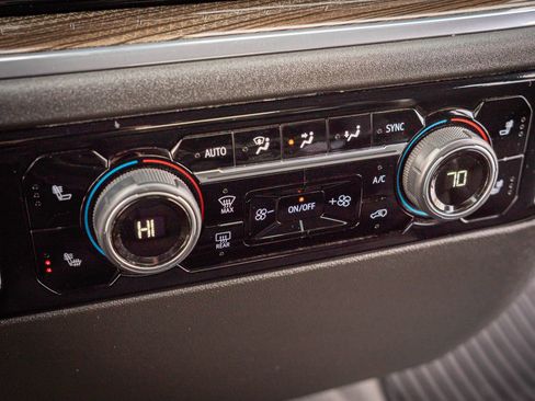 Used 2024 Chevrolet Silverado 2500 LT w/ Convenience Package image 22