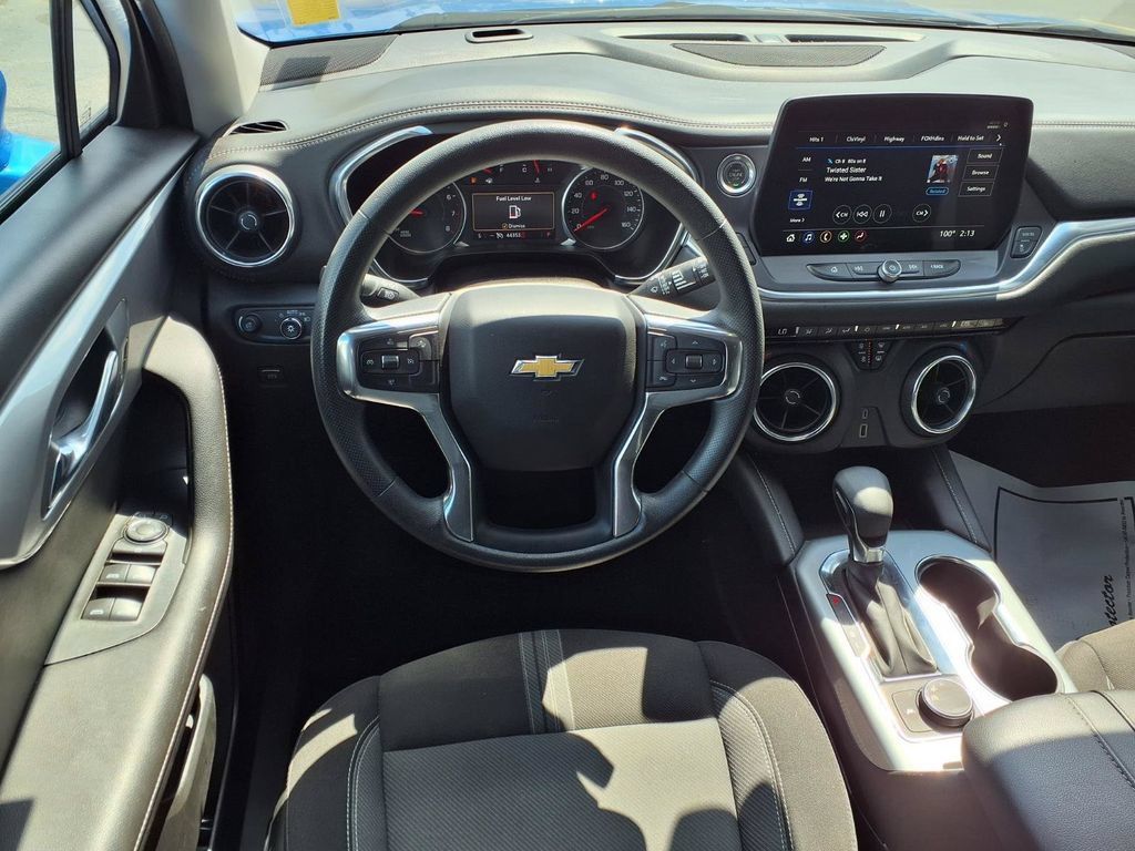 Used 2025 Chevrolet Blazer LT FWD image 7