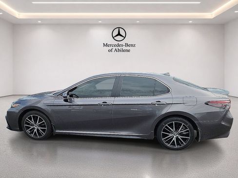 Used 2023 Toyota Camry SE w/ Convenience Package FWD image 3
