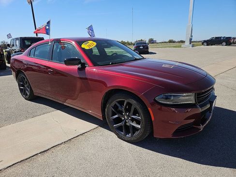 Used 2021 Dodge Charger SXT w/ Blacktop Package image 9
