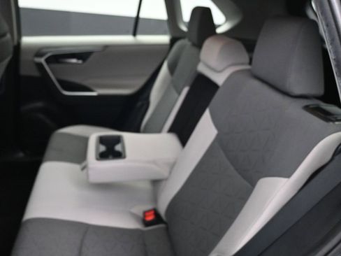 Used 2020 Toyota RAV4 XLE image 22