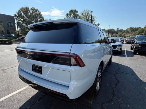 New 2025 Lincoln Navigator Reserve image 16