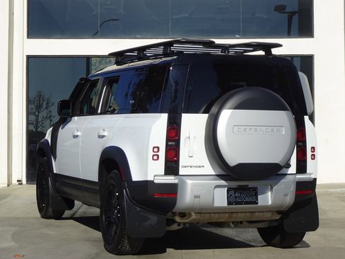 Used 2023 Land Rover Defender 110 S image 3