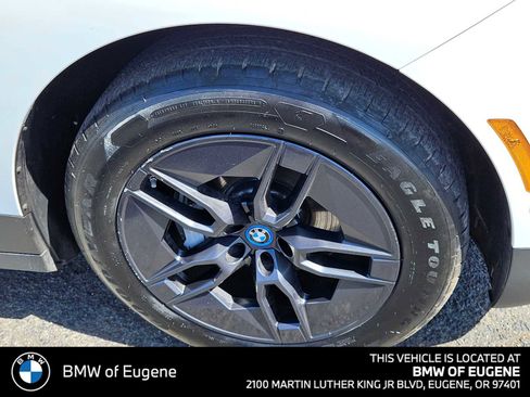 Used 2025 BMW iX xDrive50 image 9