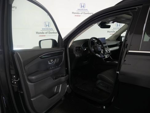 Used 2024 Honda Pilot Elite image 11