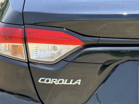 Used 2025 Toyota Corolla LE FWD image 9