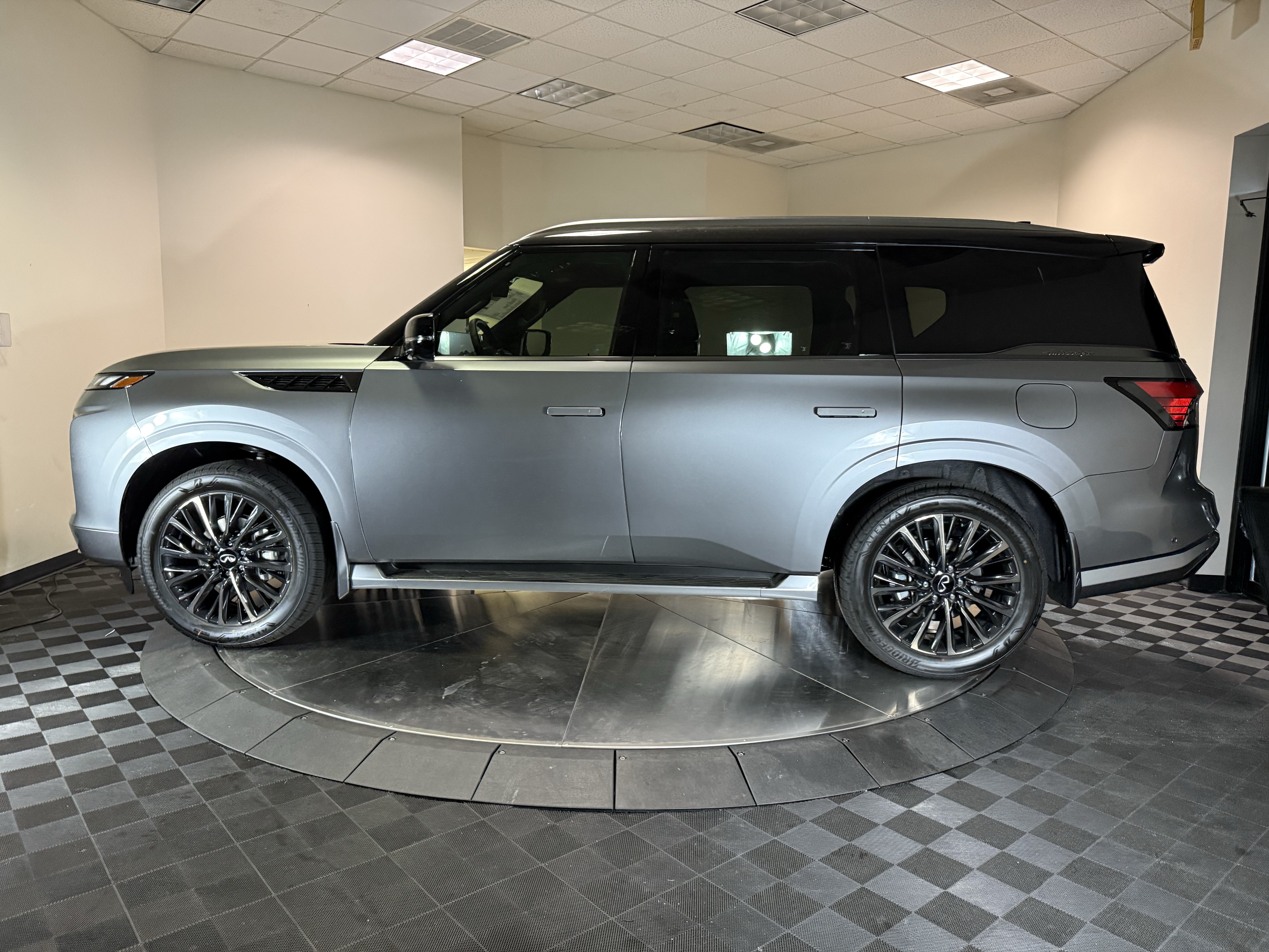 New 2026 INFINITI QX80 Autograph w/ Premium Cargo Package AWD/4WD image 4