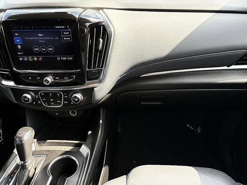 Used 2020 Chevrolet Traverse LT w/ Driver Confidence II Package image 15