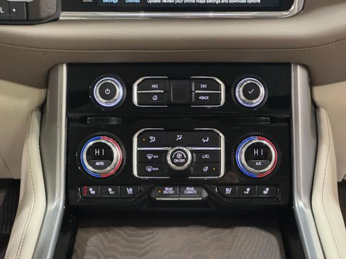 Used 2023 GMC Yukon Denali w/ Denali Reserve Package image 19