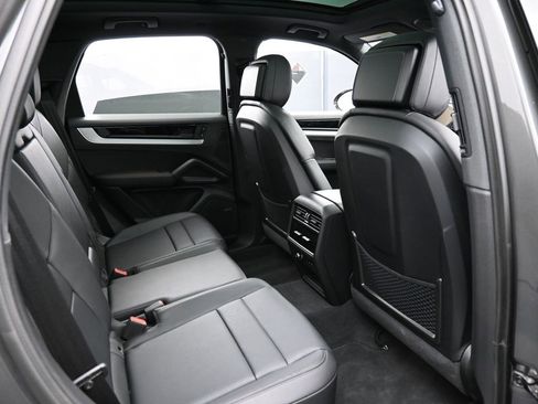 Certified 2025 Porsche Cayenne image 27