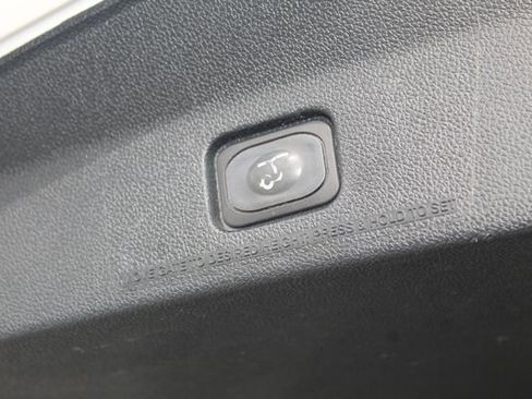 Used 2019 Ford Explorer Platinum image 9