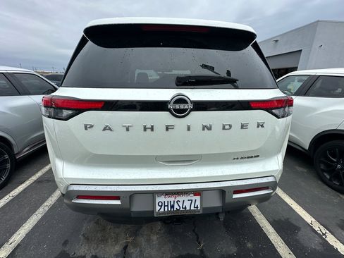 Certified 2023 Nissan Pathfinder Platinum w/ Cargo Package FWD image 6