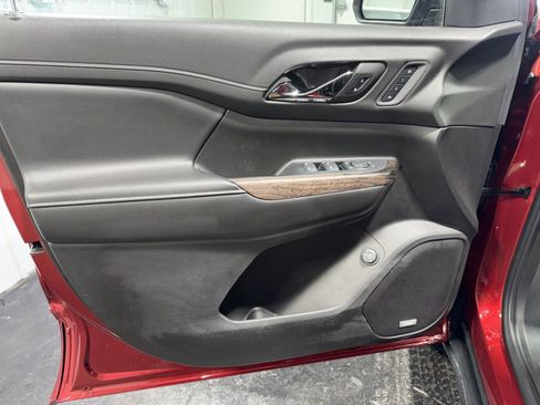 Used 2022 GMC Acadia Denali image 25