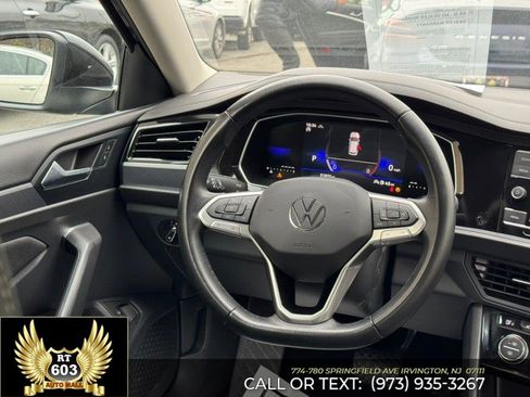 Used 2024 Volkswagen Jetta SE image 15