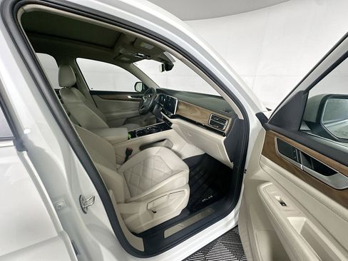 Used 2024 Volkswagen Atlas SE w/ Panoramic Sunroof Package FWD image 33