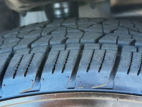 Used 2019 Jeep Cherokee Limited image 32