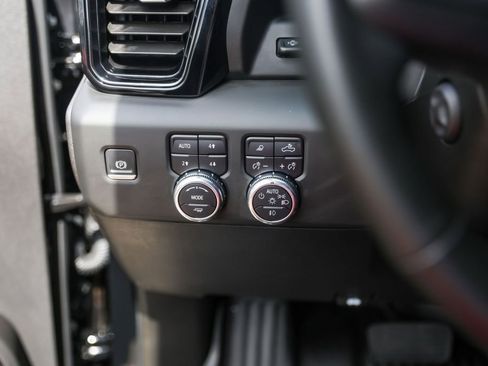 Used 2025 GMC Sierra 1500 AT4 w/ AT4 Premium Package AWD/4WD image 18