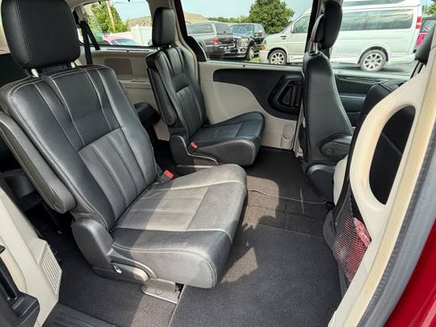 Used 2015 Chrysler Town & Country Touring-L w/ Driver Convenience Group FWD image 38