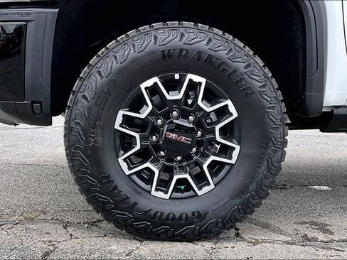 New 2026 GMC Sierra 2500 AT4X w/ LPO, Black Badging Package AWD/4WD image 12