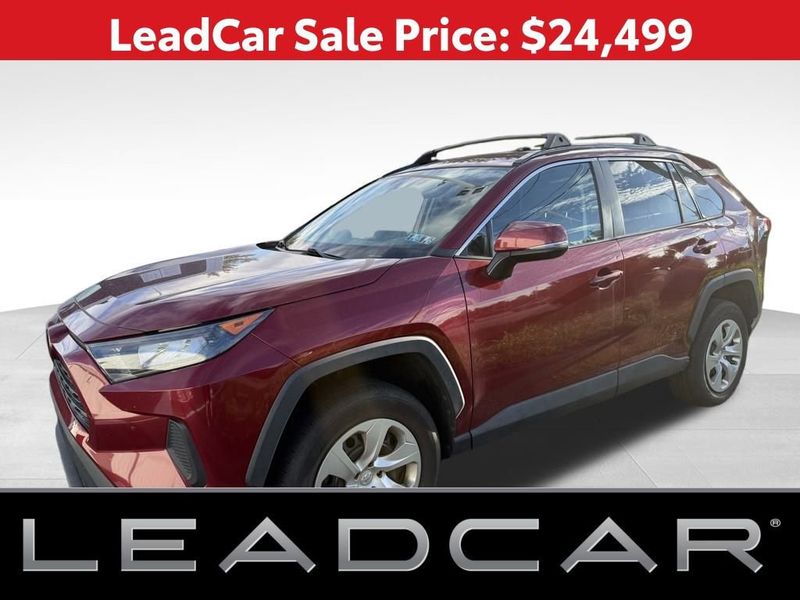 Used 2021 Toyota RAV4 LE image 1