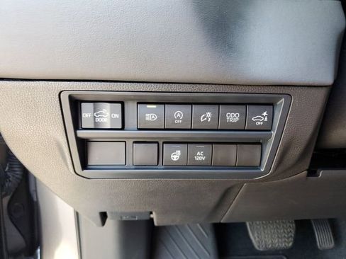 Used 2025 Toyota Tundra Platinum AWD/4WD image 30