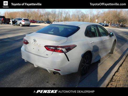 Used 2024 Toyota Camry SE image 10