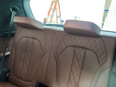 Used 2025 BMW X7 M60i image 32