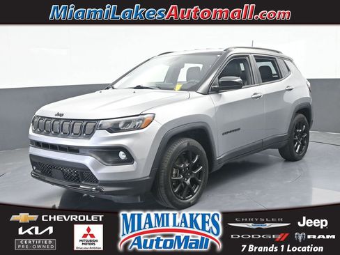 Used 2022 Jeep Compass Latitude FWD image 1