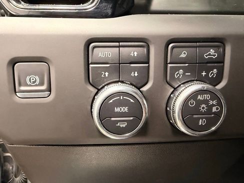 Used 2025 GMC Sierra 1500 AT4 w/ AT4 Premium Package image 28