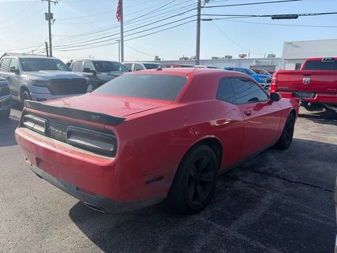 Used 2022 Dodge Challenger SXT RWD image 4