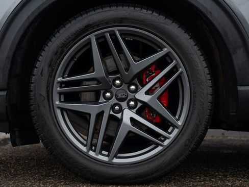 Used 2025 Ford Explorer ST image 12