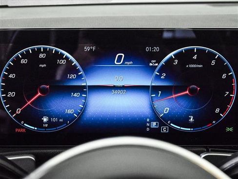Used 2023 Mercedes-Benz GLB 250 4MATIC image 11