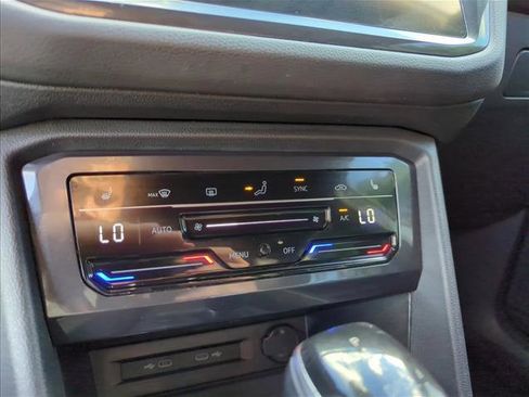 Used 2022 Volkswagen Tiguan SE R-Line image 12