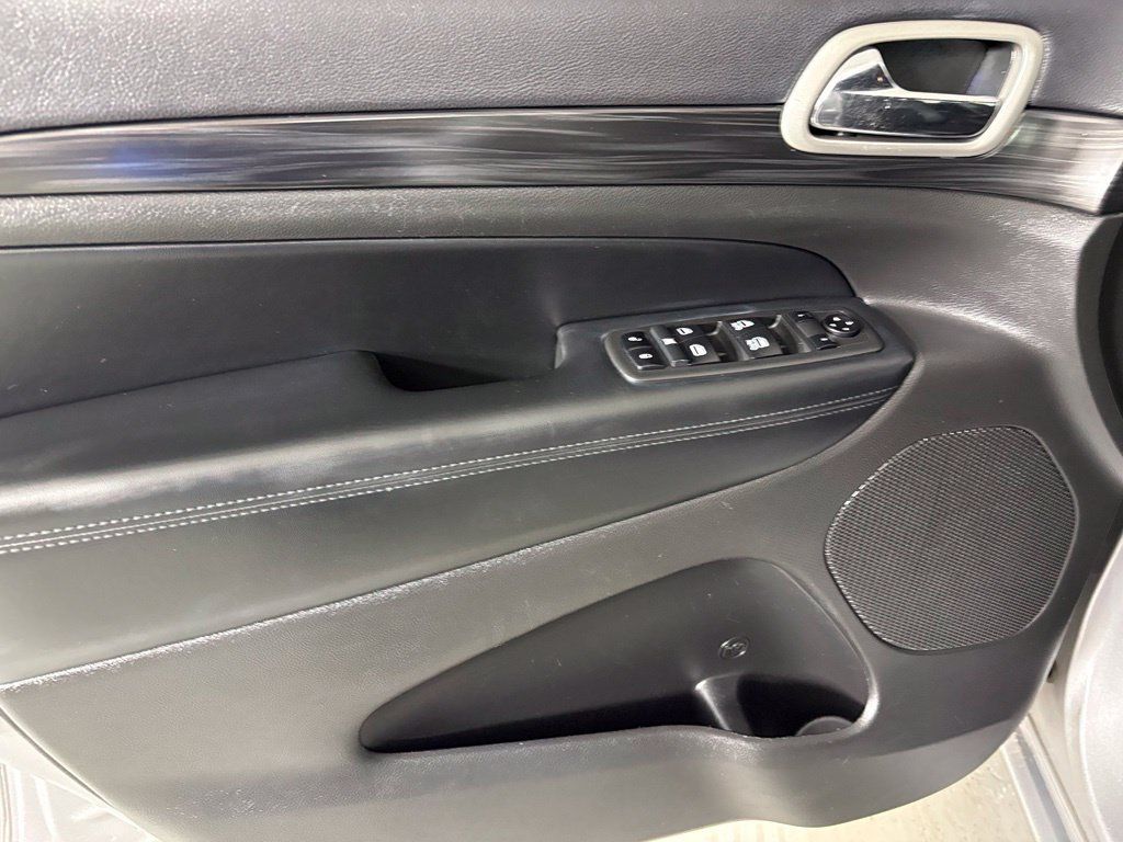 Used 2021 Jeep Grand Cherokee Laredo X RWD image 14