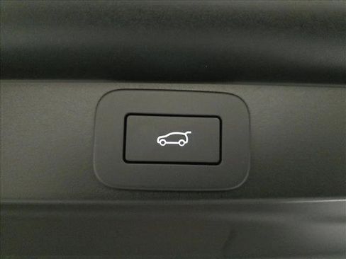 New 2026 Land Rover Range Rover SE image 15