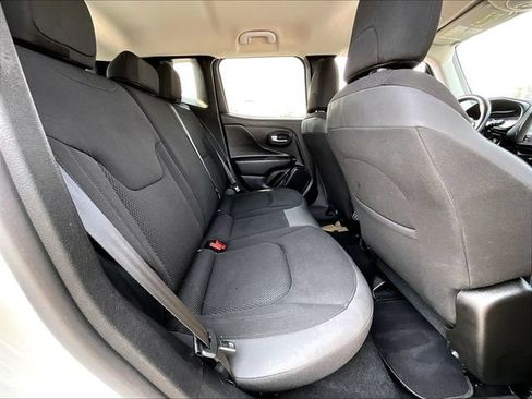 Used 2020 Jeep Renegade Altitude w/ UConnect 8.4 Nav Group FWD image 16
