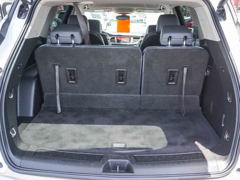 Used 2020 Buick Enclave Essence w/ Sound and Sites Package FWD image 24