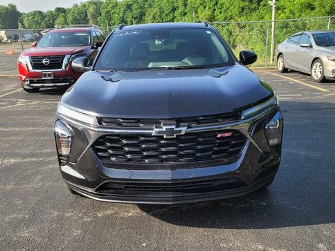 Used 2025 Chevrolet Trax RS w/ Sunroof Package FWD image 1