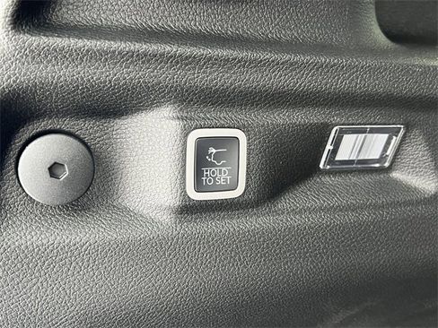 New 2025 Jeep Grand Cherokee L Limited w/ Luxury Tech Group II image 39