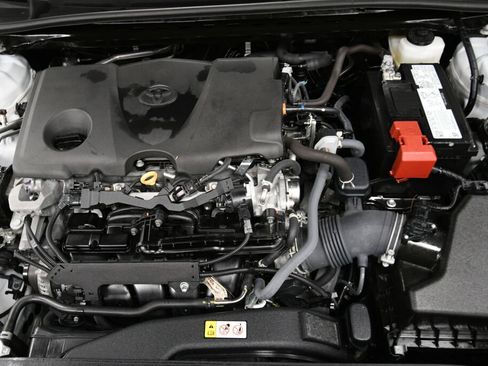 Used 2024 Toyota Camry SE image 32