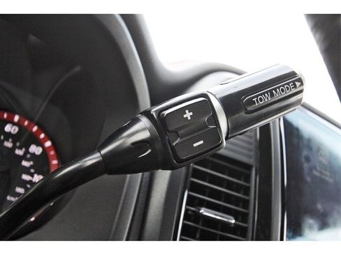 Used 2024 Nissan Titan PRO-4X image 17