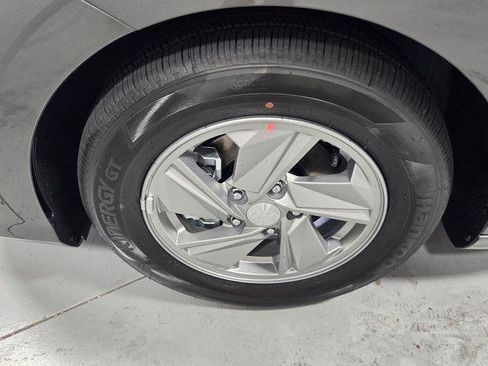 New 2026 Hyundai Elantra SE FWD image 15