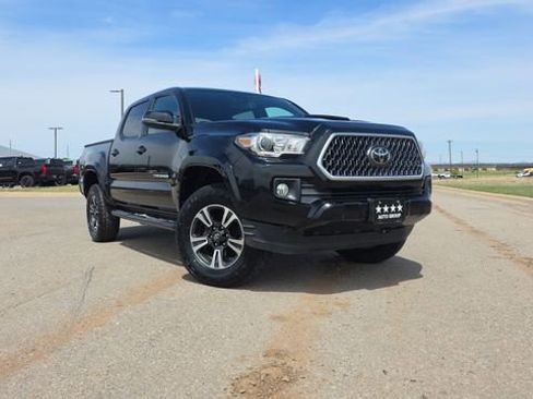 Used 2019 Toyota Tacoma TRD Sport image 9