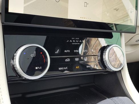 New 2025 Jaguar F-PACE R-Dynamic S image 21