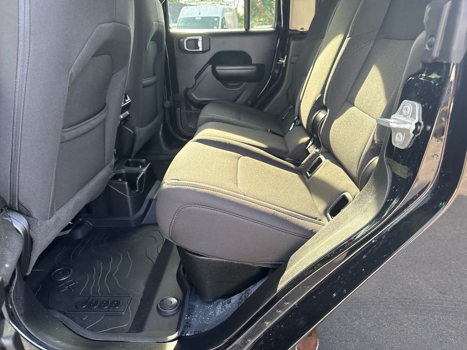 Used 2023 Jeep Gladiator Sport AWD/4WD image 13
