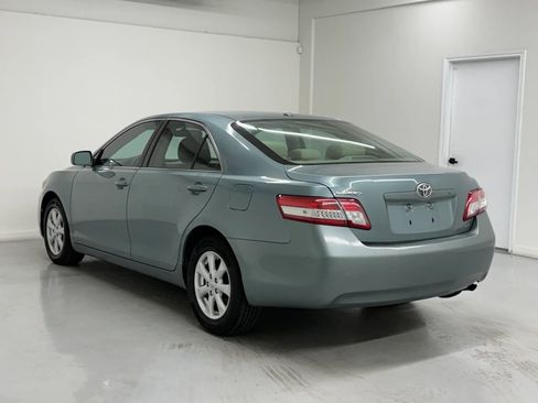 Used 2011 Toyota Camry LE w/ LE Extra-Value Pkg FWD image 4