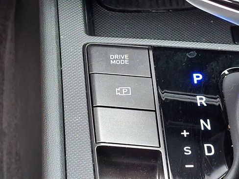 Certified 2025 Hyundai Elantra SEL image 24